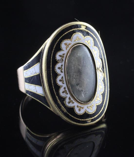 A George III gold and two colour enamel oval mourning ring, size U.